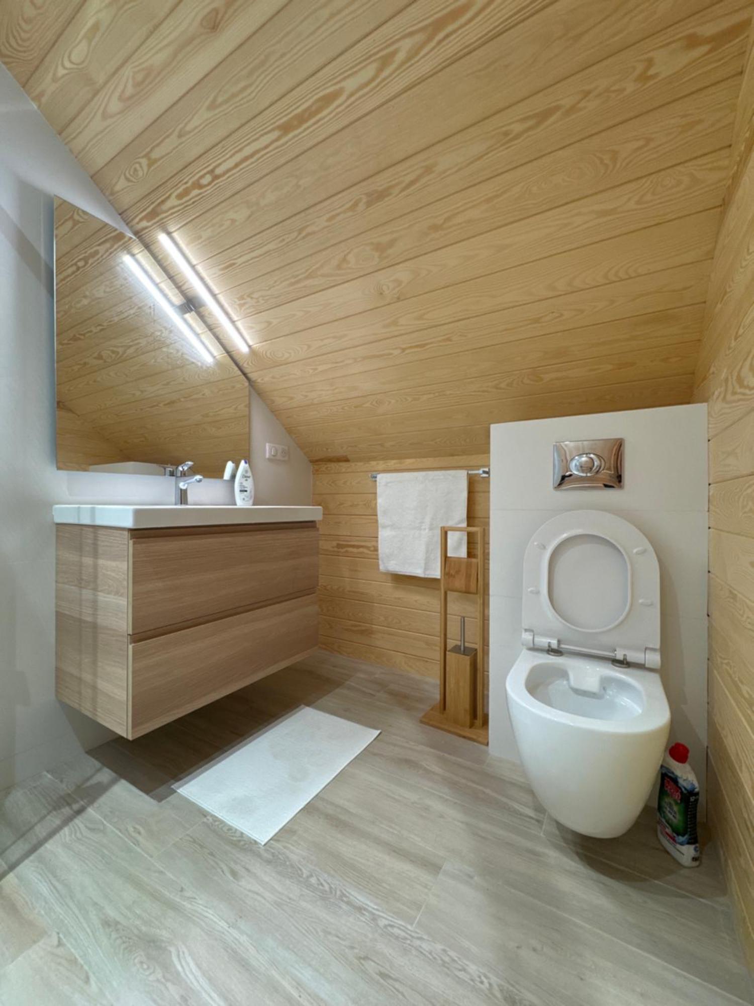 Dolina Sanu Hotel Krzeszow  ภายนอก รูปภาพ